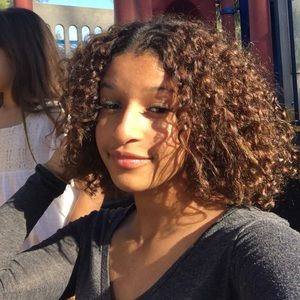 Meet your Posher, Damaris